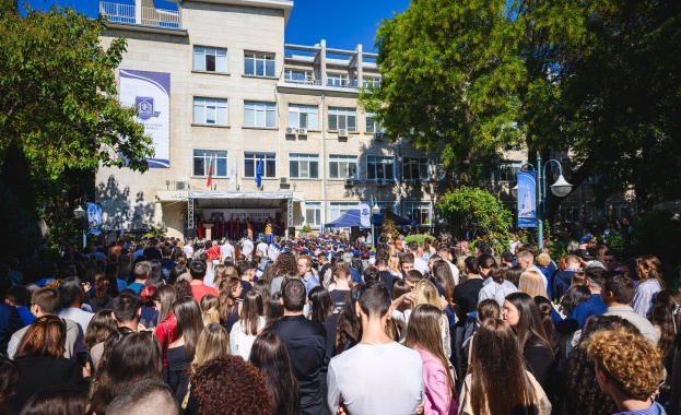 МУ Варна тържествено откри новата академична година с ръст на приетите