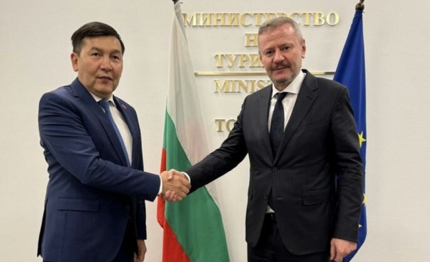 Министърът на туризма Евтим Милошев и Индрис Кадиркулов посланик на