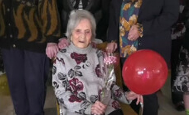 празнува жена от Берковица която живее в дома за стари