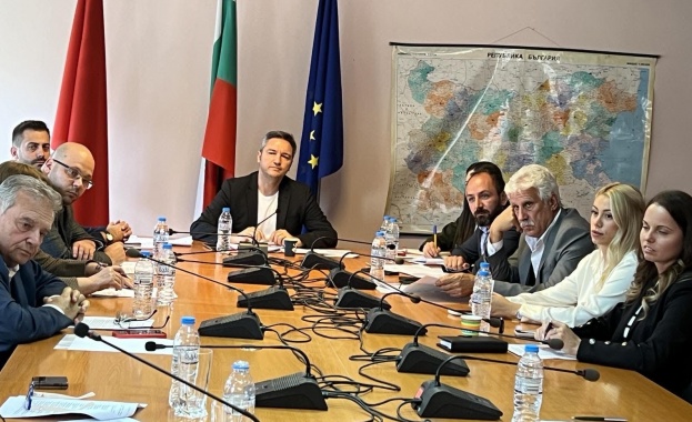 Доходите, здравето, демографската криза и конкурентната икономика са водещи в програмата на БСП – ОБЕДИНЕНА ЛЕВИЦА Доходите, здравето, демографската криза и конкурентната икономика са водещи в програмата на БСП – ОБЕДИНЕНА ЛЕВИЦА