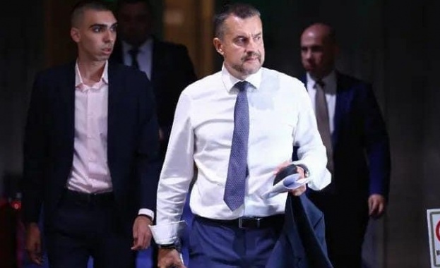 Вече трети месец двама от парламентарните ми сътрудници се опитват