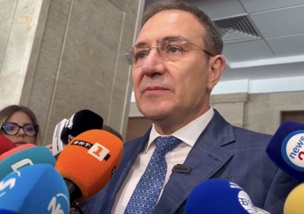 Министър Гуцанов: Осигуряваме около 2000 лв. помощ за пострадалите от пожарите