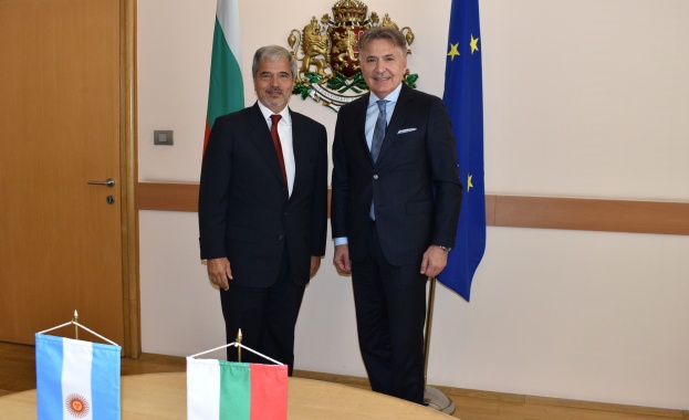 Активизиране на икономическите отношения обсъдиха по време на среща министърът