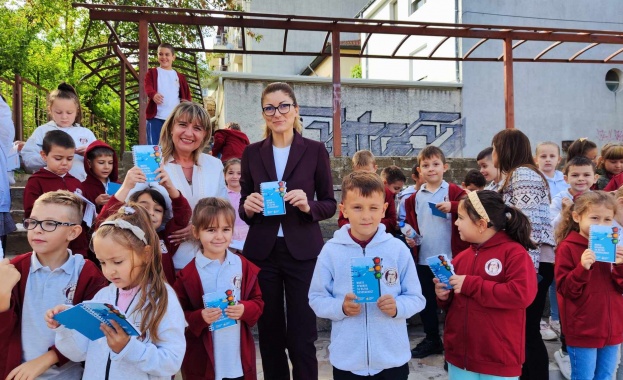 Първокласници от НУ Илия Р Блъсков в Шумен и деца