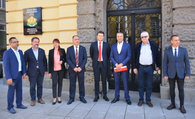 За първи път лявото политическо пространство се явява по този