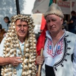 Гайди, готварско шоу и плетене на чесън на фестивал край София