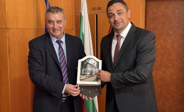 Кметът на Община Етрополе инж Владимир Александров подписа меморандум за