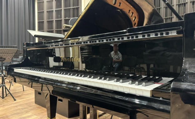 Пристигна роялът Bösendorfer специално за концерта на Симфониета Враца Донка Ангъчева