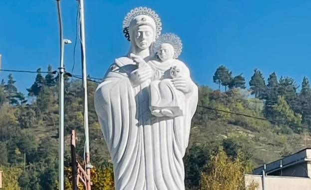 Откриват скулптура на Света Богородица в Разлог
Шестметрова скулптура на Света