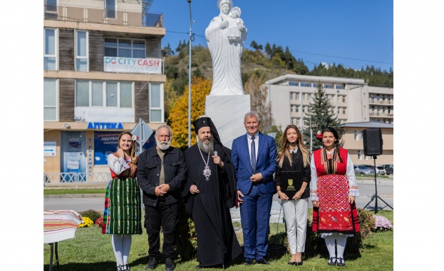 Негово Високопреосвещенство Неврокопският митрополит Серафим освети 6 метровата мраморна фигура на