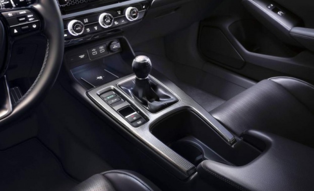 Honda разработи ръчна трансмисия с педал на съединителя за предстоящите