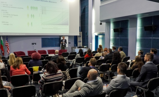 Водещи експерти от университетите в Харвард, Лайден и Сейнт Андрюс обучават здравни професионалисти в Американския университе в София