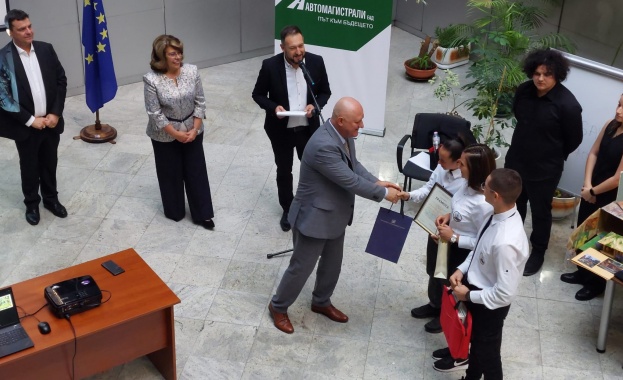 Министърът на образованието и науката проф Галин Цоков и министърът