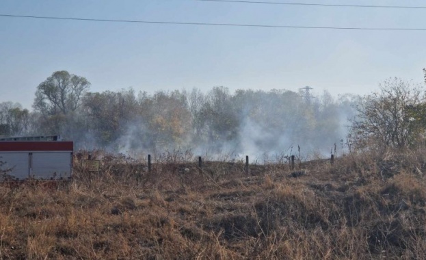 Мобилна лаборатория замерва въздуха в пловдивското село Катуница след обгазяването преди ден Мобилна лаборатория замерва въздуха в пловдивското село Катуница след обгазяването преди ден