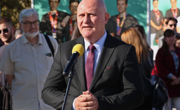 В Деня на народните будители министърът на образованието и науката