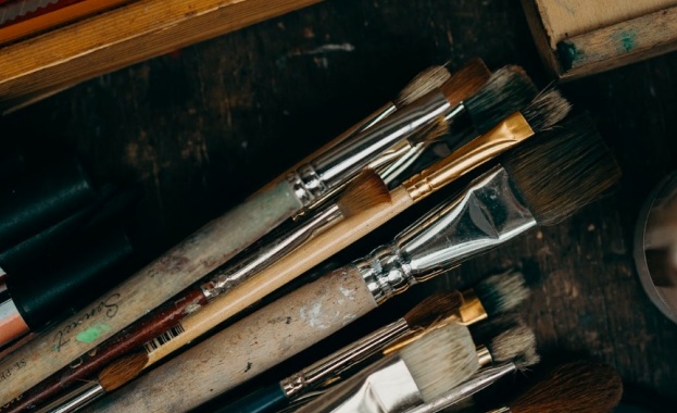 Почистването на картина фреска или е много деликатна и