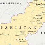 Най-малко 13 убити при бомбена експлозия на жп гара в Пакистан