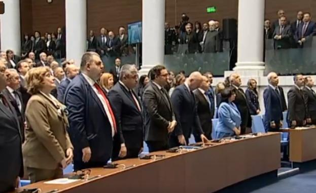 51 вото Народно събрание беше официално открито Новите депутати се събраха