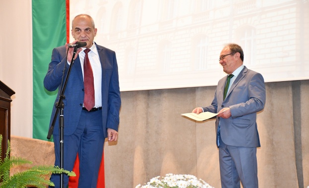 Академик Иван Русчев ще бъде отличен с приза Гран При