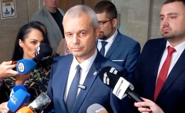 Костадинов: Само българският президент може да каже дали Силви Кирилов е подходящ за служебен премиер Костадинов: Само българският президент може да каже дали Силви Кирилов е подходящ за служебен премиер