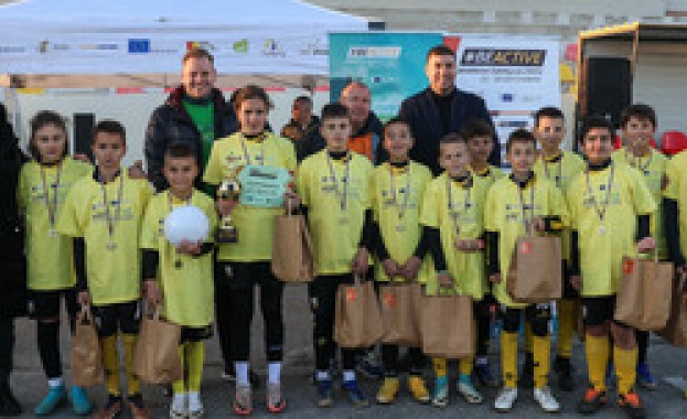 Заместник министърът на младежта и спорта Петър Младенов даде началото на