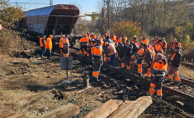 Днес в 03 15 ч в гара Димитровград север излиза от релсите