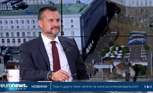 Калоян Методиев: Битката е за служебния премиер и кой да държи бухалката за изборите – Радев или Борисов и Пеевски 