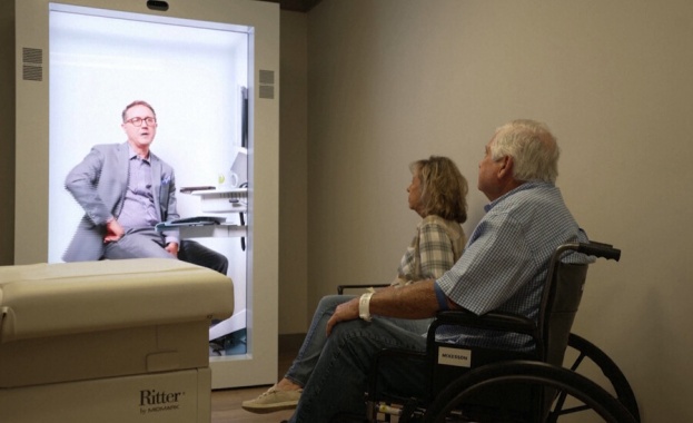 "Доктор в кутия": Холограма консултира пациенти с онкологични заболявания в щата Тенеси в САЩ