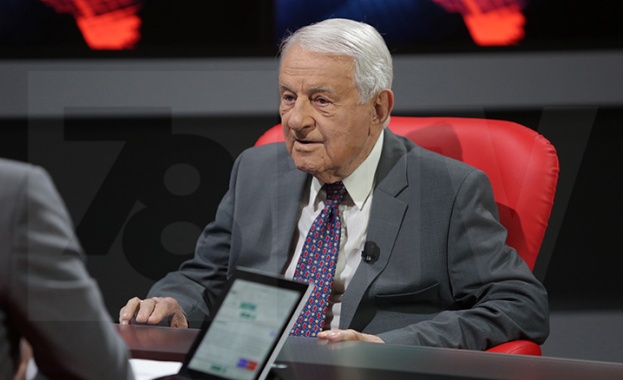 Проф Алтънков изравнени ли са позициите на финала преди