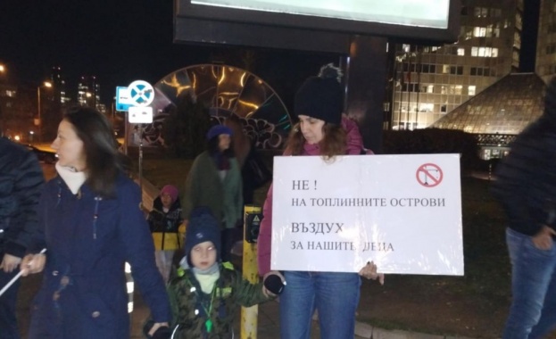 Протест срещу застрояването на градинка в столичен квартал