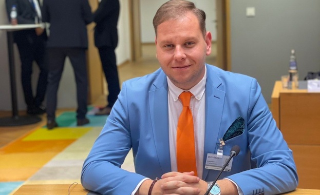 Зам министърът на младежта и спорта Петър Младенов участва в политическия