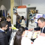 Медна руда за всеки от щанда на Елаците-Мед по време на Десетото издание на „Базар на професиите“