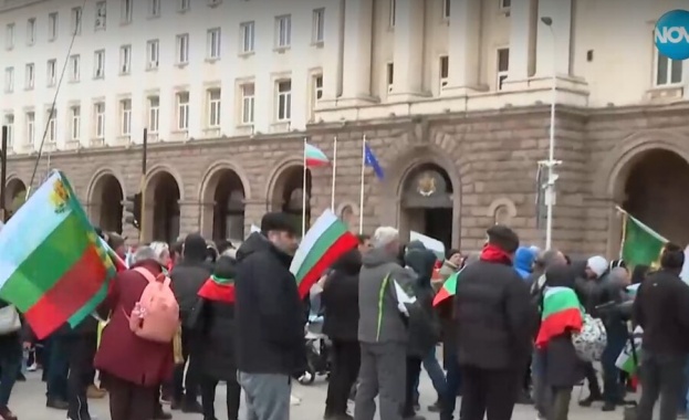 Стопаните на заразените с чума животни излязоха на протест пред Министерския съвет