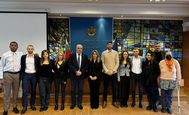 Заместник министърът на младежта и спорта доц Стоян Андонов награди участниците