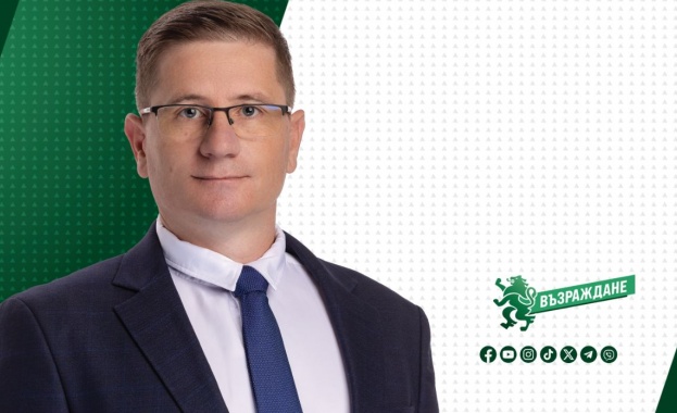 С пари на заем си купуват платената любов на държавните