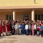 Илияна Йотова чете любими приказки на деца в Перник