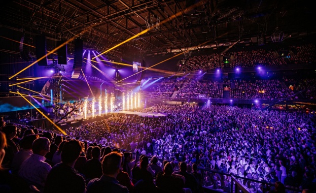 Поли Генова разтърси звездната сцена на Ziggo Dome в Амстердам с впечатляващо шоу пред 11 000 души Поли Генова разтърси звездната сцена на Ziggo Dome в Амстердам с впечатляващо шоу пред 11 000 души