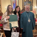 Митрополит Киприан и зам.-кметът Надежда Чакърова отличиха ученици в конкурс за  Рождество Христово