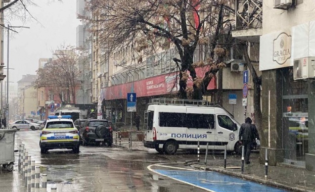 Приключи проверката след подаден сигнал за поставено взривно устройство в