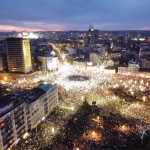 Десетки хиляди души се събраха на антиправителствен протест в Белград