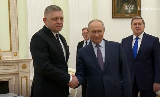Путин обеща на Словакия, че "Газпром" ще намери алтернативни начини за доставка на договорен газ за страната Путин обеща на Словакия, че "Газпром" ще намери алтернативни начини за доставка на договорен газ за страната