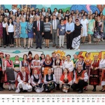 Учители с народни носии в юбилейния календар на 128. СУ „Алберт Айнщайн“