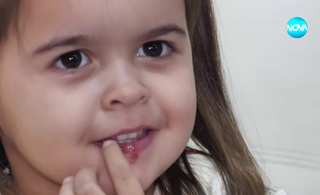 Българската Коледа осигури средства за лечението на 3 годишно дете от