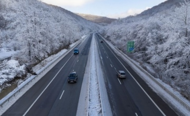 Тир се завъртя и блокира движението по автомагистрала Хемус Сигнал