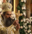 Десетки вярващи се поклониха пред православни светини в храма "Св. Неделя"