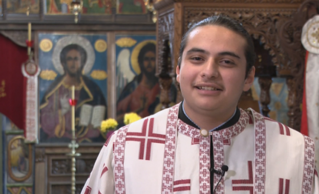 Младеж от Сирия помага в църквата на пловдивското село Катуница