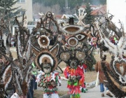 Десетки маскарадни състави дефилират в Перник днес и утре на фестивала "Сурва"
