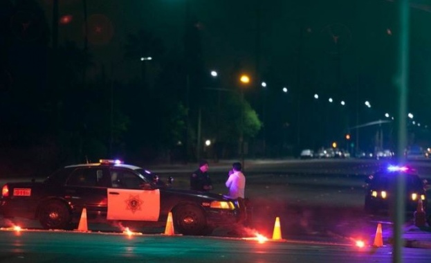 Най малко 11 души са ранени при масова стрелба в нощен