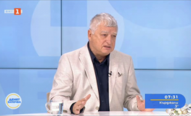 Тийнейджъри се качиха на 200 метров кран на строеж в столицата