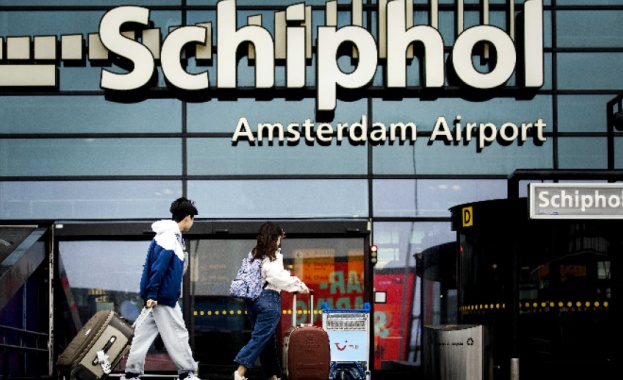 Най малко 70 полета са отменени а няколко други са забавени